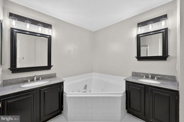 47697 WHIRLPOOL SQ, Sterling, VA 20165