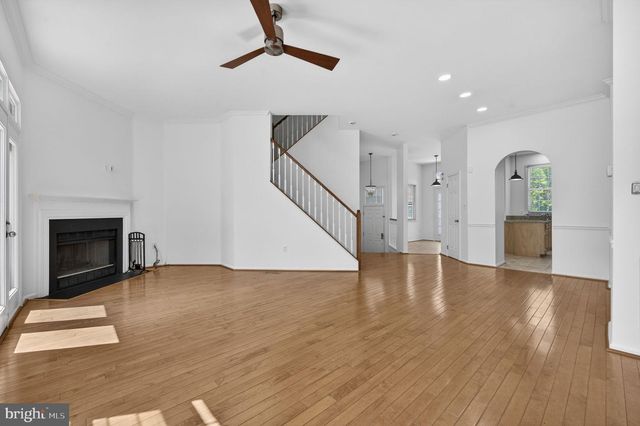 47697 WHIRLPOOL SQ, Sterling, VA 20165