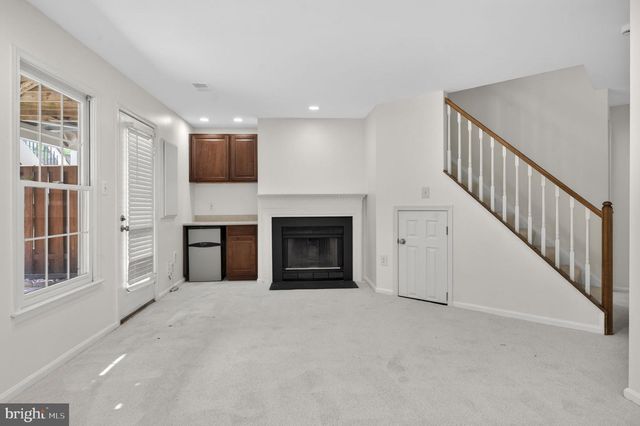 47697 WHIRLPOOL SQ, Sterling, VA 20165