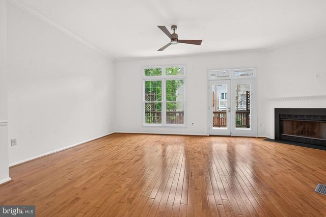 47697 WHIRLPOOL SQ, Sterling, VA 20165