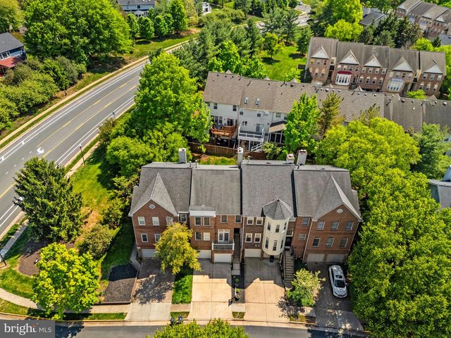 47697 WHIRLPOOL SQ, Sterling, VA 20165