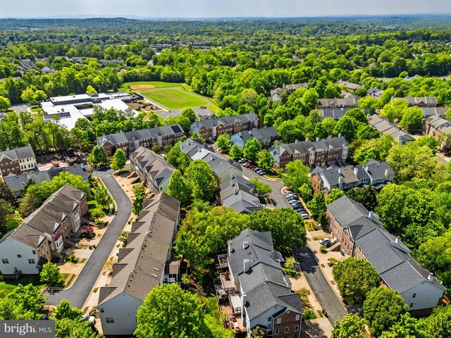 47697 WHIRLPOOL SQ, Sterling, VA 20165