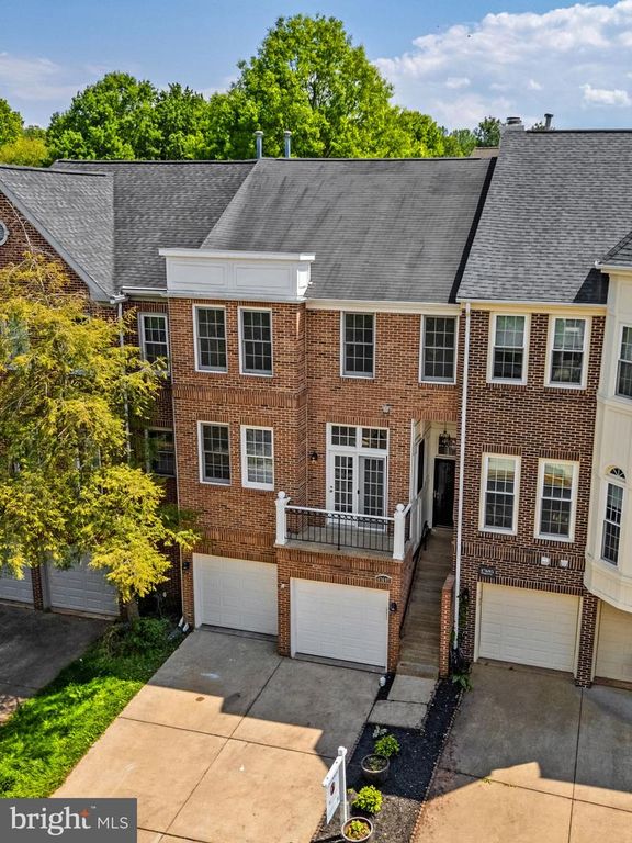 47697 WHIRLPOOL SQ, Sterling, VA 20165