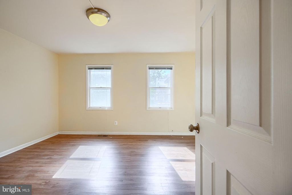 Image 24 of property listing at 1057 W BARRE ST, Baltimore, MD 21230