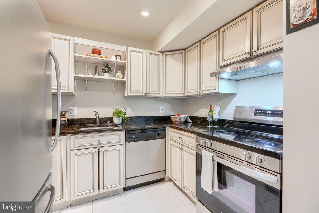 Image 8 of property listing at 1057 W BARRE ST, Baltimore, MD 21230