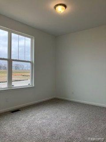 6190 Parker Drive, Fenton, MI 48451
