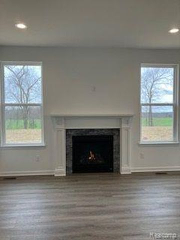 6190 Parker Drive, Fenton, MI 48451