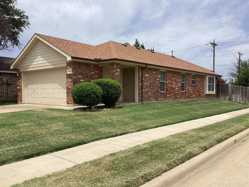 11900 Porcupine Drive, Fort Worth, TX 76244