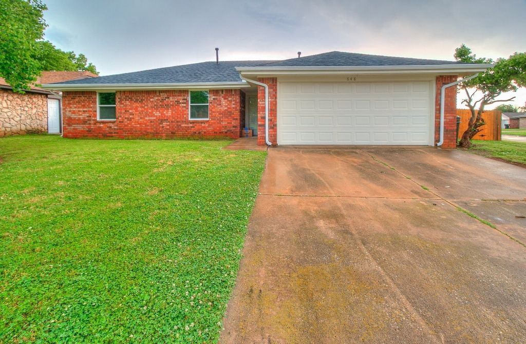 648 NW 18th Street, Moore, OK 73160