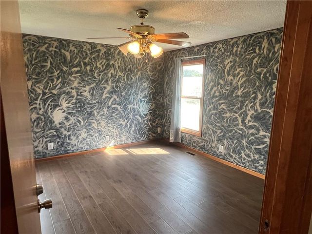 21414 155 Street, Pattonsburg, MO 64670