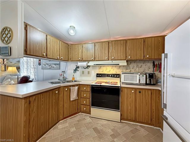 9949 Tarpon Key CT, Fort Myers, FL 33905