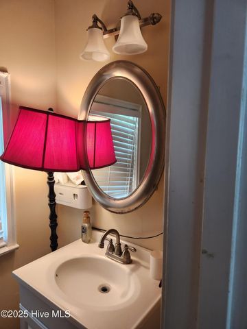 102 Pine Street, Washington, NC 27889