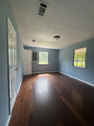 161 Woodman Drive, Cleveland, TX 77328