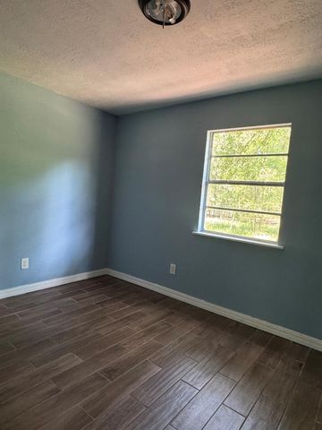 161 Woodman Drive, Cleveland, TX 77328