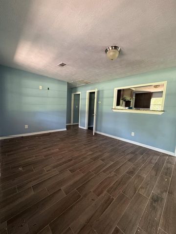 161 Woodman Drive, Cleveland, TX 77328