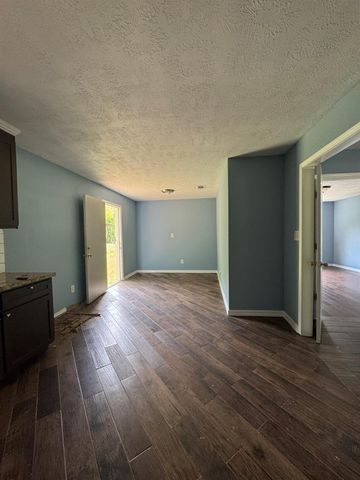 161 Woodman Drive, Cleveland, TX 77328