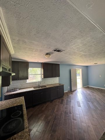 161 Woodman Drive, Cleveland, TX 77328