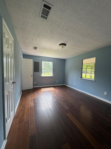 161 Woodman Drive, Cleveland, TX 77328