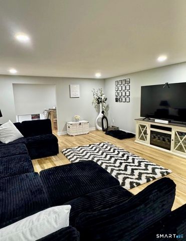 39 Farm Hill Road, Wallingford, CT 06492