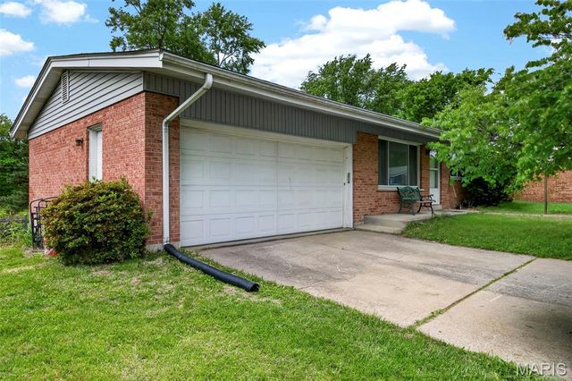 33 Cloverdale Drive, Unincorporated, MO 63304