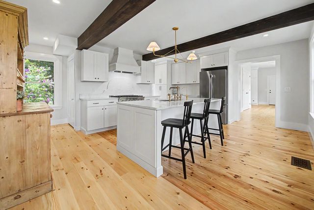 638 Post Road, Greenland, NH 03840