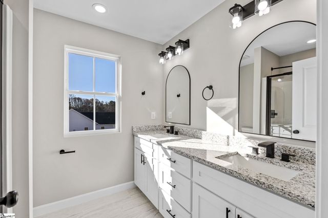 61 Henderson Road, Gray Court, SC 29645