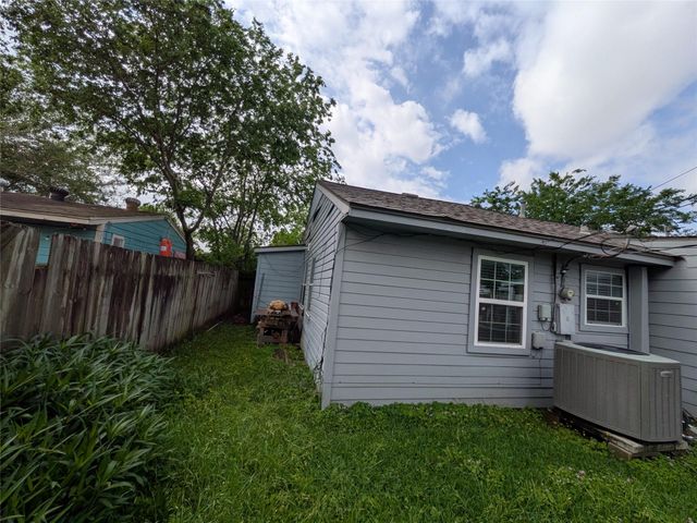 6638 Thornwall Street, Houston, TX 77092