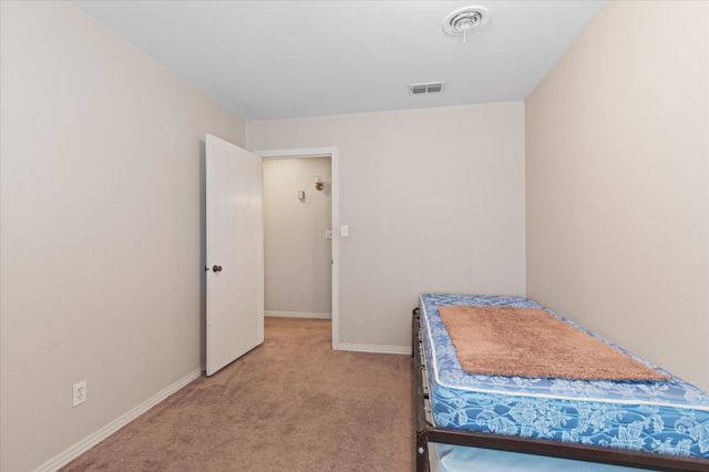 2105 Pine Tree Rd, Longview, TX 75604