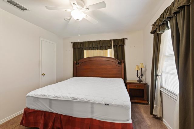 2105 Pine Tree Rd, Longview, TX 75604