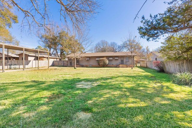 2105 Pine Tree Rd, Longview, TX 75604
