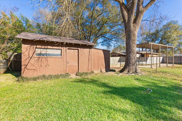 2105 Pine Tree Rd, Longview, TX 75604
