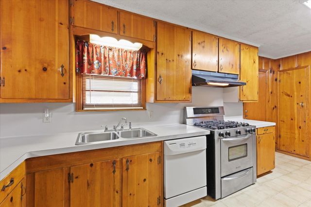 2105 Pine Tree Rd, Longview, TX 75604