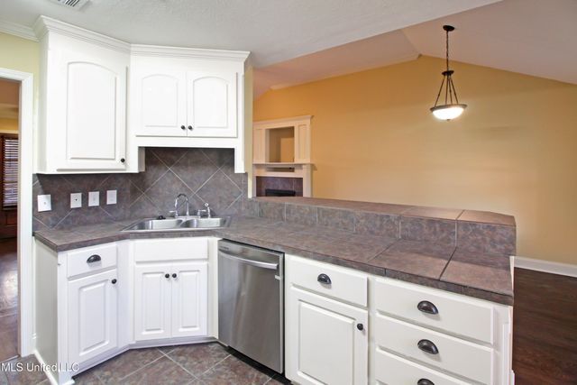 810 Windlass Cove, Brandon, MS 39047