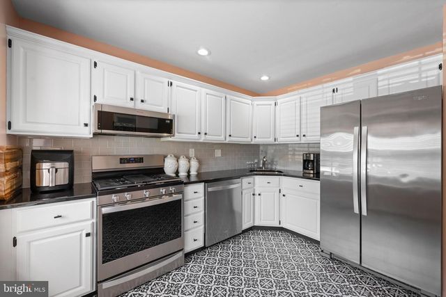555 CANTERBURY RD, West Norriton, PA 19403