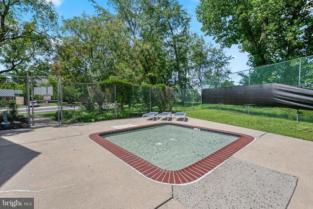 555 CANTERBURY RD, West Norriton, PA 19403