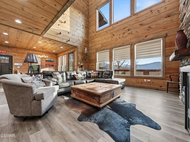 617 Big Bear Ridge Road, Gatlinburg, TN 37738