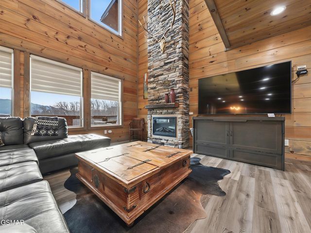 617 Big Bear Ridge Road, Gatlinburg, TN 37738