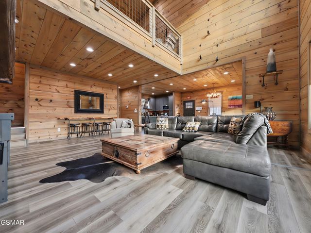 617 Big Bear Ridge Road, Gatlinburg, TN 37738
