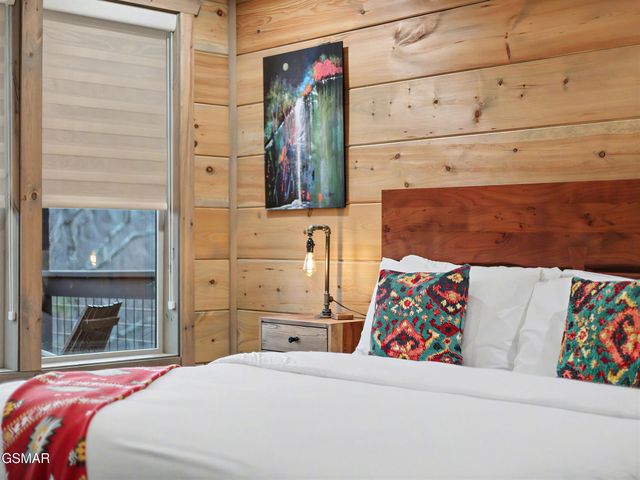 617 Big Bear Ridge Road, Gatlinburg, TN 37738