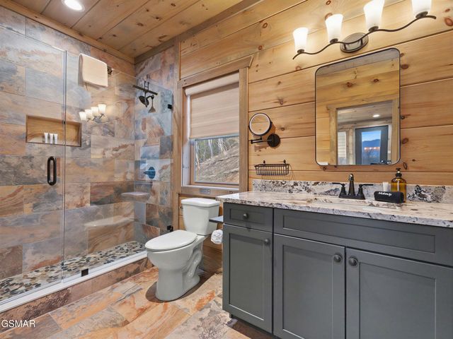 617 Big Bear Ridge Road, Gatlinburg, TN 37738