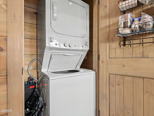 617 Big Bear Ridge Road, Gatlinburg, TN 37738