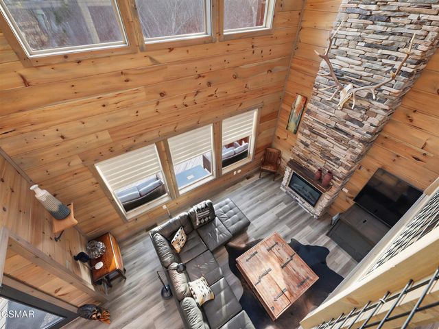 617 Big Bear Ridge Road, Gatlinburg, TN 37738
