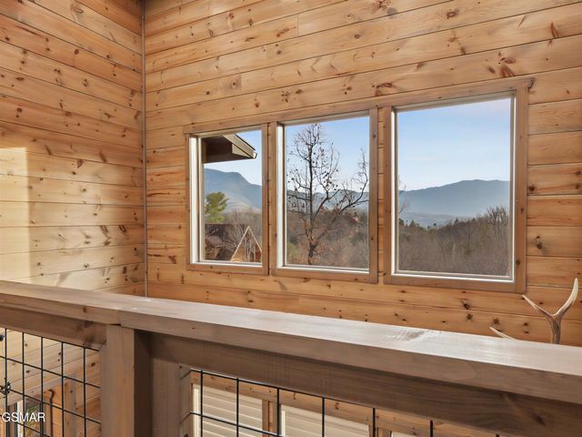 617 Big Bear Ridge Road, Gatlinburg, TN 37738