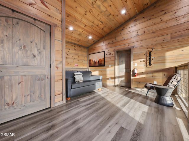 617 Big Bear Ridge Road, Gatlinburg, TN 37738