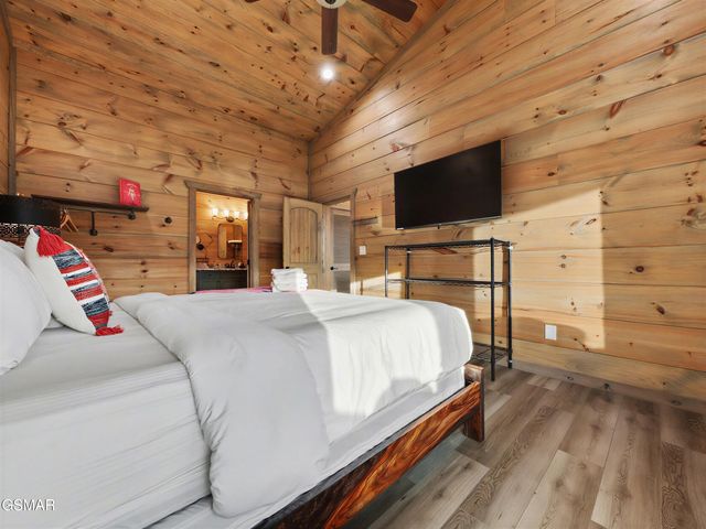 617 Big Bear Ridge Road, Gatlinburg, TN 37738