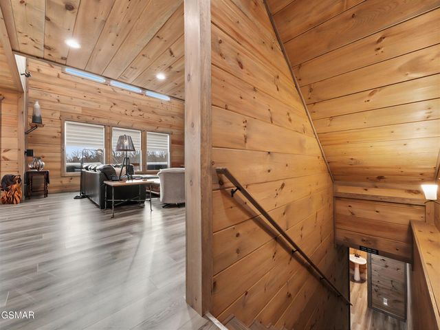 617 Big Bear Ridge Road, Gatlinburg, TN 37738