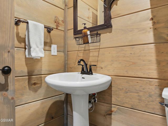 617 Big Bear Ridge Road, Gatlinburg, TN 37738