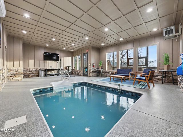 617 Big Bear Ridge Road, Gatlinburg, TN 37738