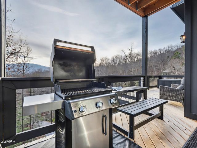 617 Big Bear Ridge Road, Gatlinburg, TN 37738