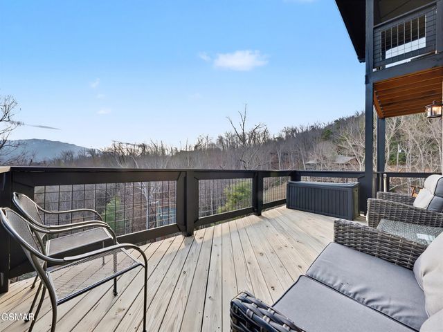 617 Big Bear Ridge Road, Gatlinburg, TN 37738